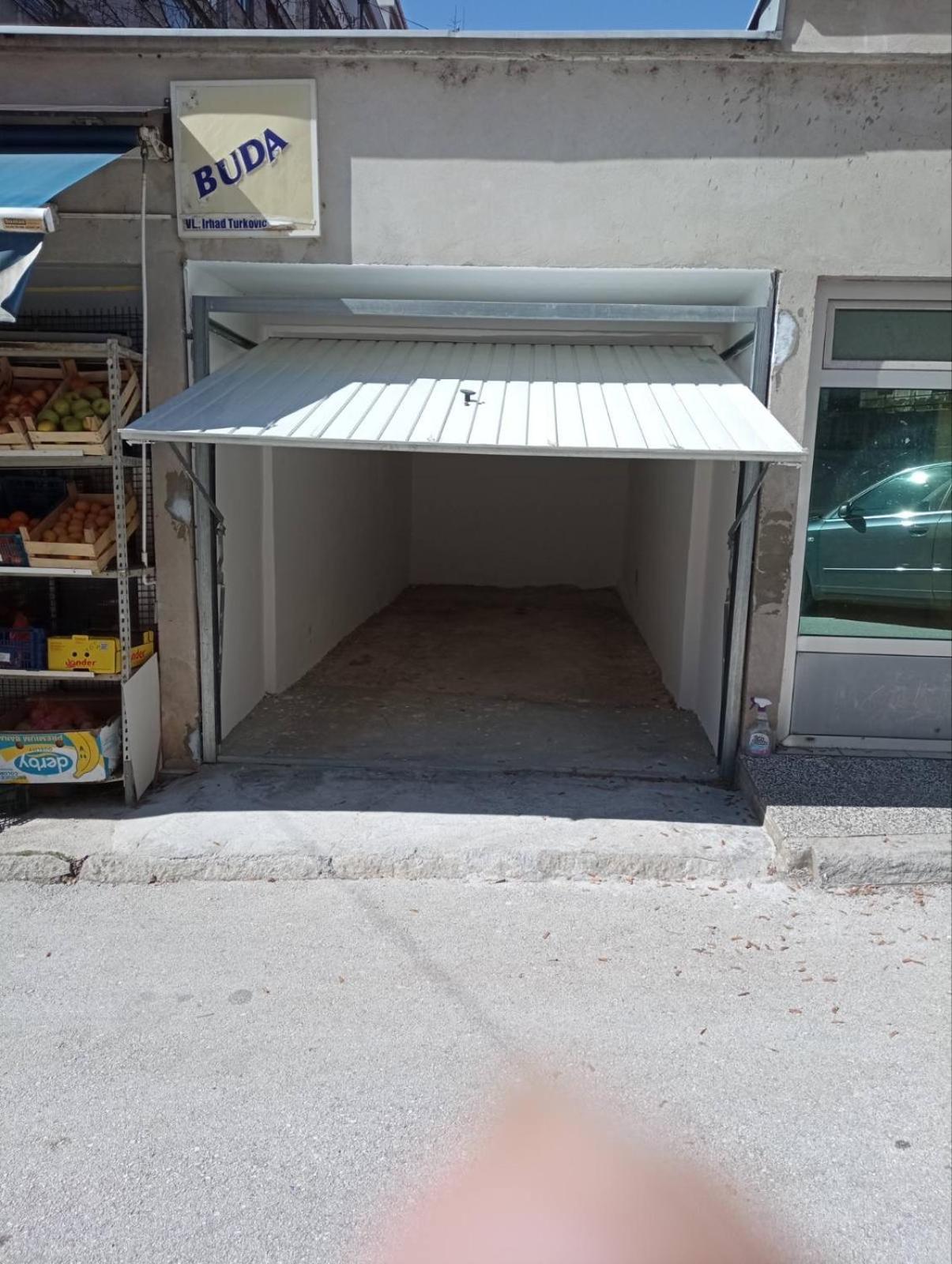 Relax Exclusive Free Public Parking *